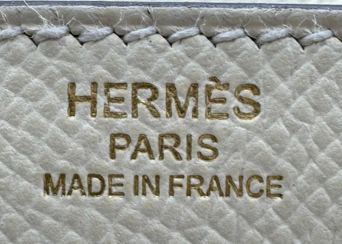 Тиснение Hermès на оригинальном изделии