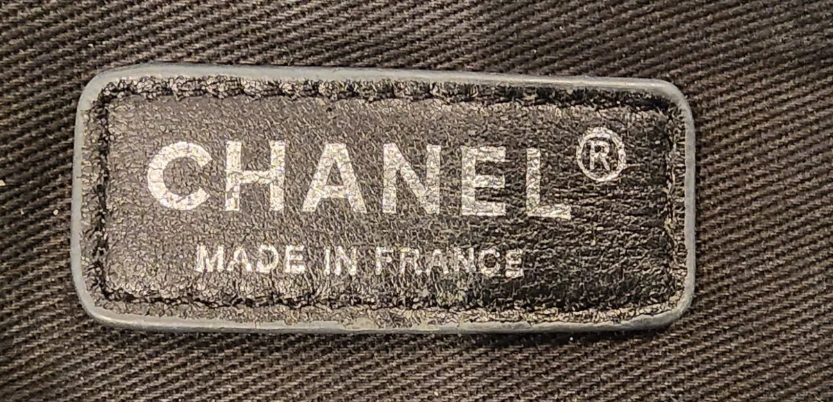 Бирка Chanel на подделке