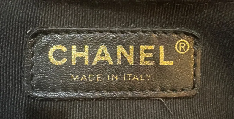 Бирка Chanel на оригинальном изделии